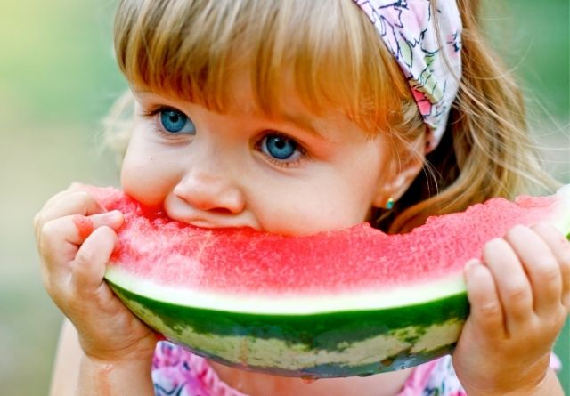 La fruta es fundamental en una alimentación infantil saludable
