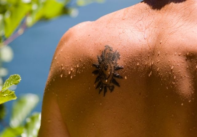 Debemos extremar los cuidados del tatuaje en verano