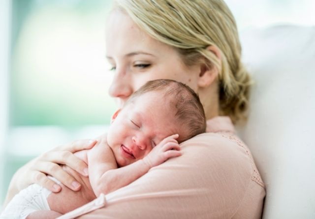 Cómo combatir la costra láctea en bebés