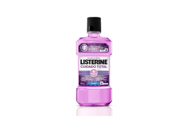 Listerine ayuda a recuperar el esmalte de tus dientes.