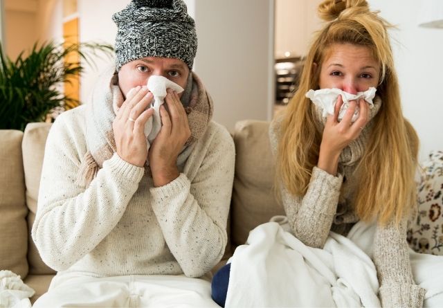 El resfriado es una infección contagiosa de la nariz y la garganta. 