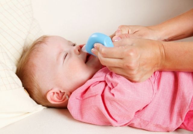 La congestión nasal en bebés puede provocar dolor de oídos e infección.