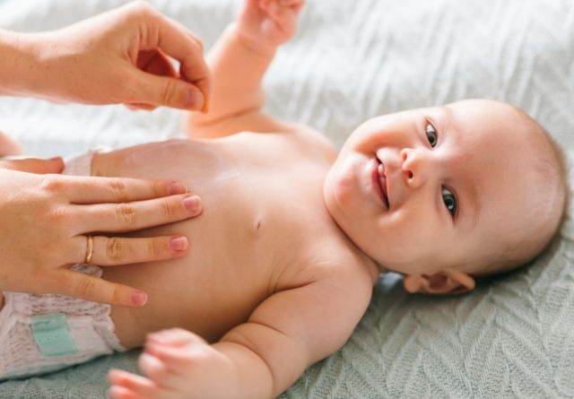 Durante los primeros meses, la piel del bebé es mucho más fina.