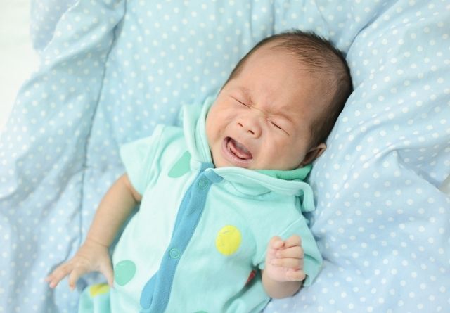 El cólico del lactante es muy común entre recién nacidos.
